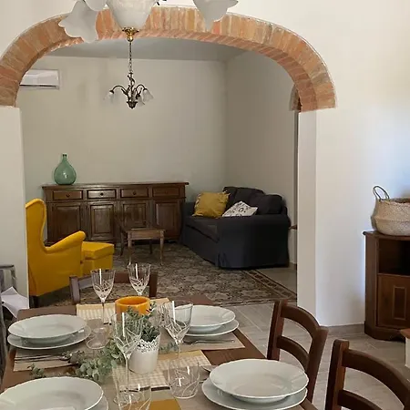 Casa Corte Cristofano Sulla Via Francigena